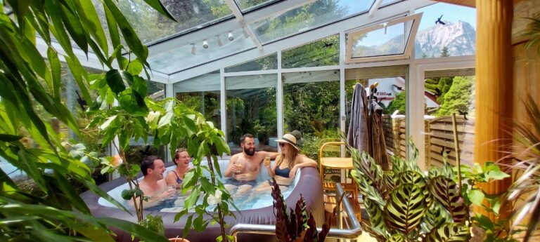 jacuzzi 6 persoane, cazare Busteni, gradina de iarna