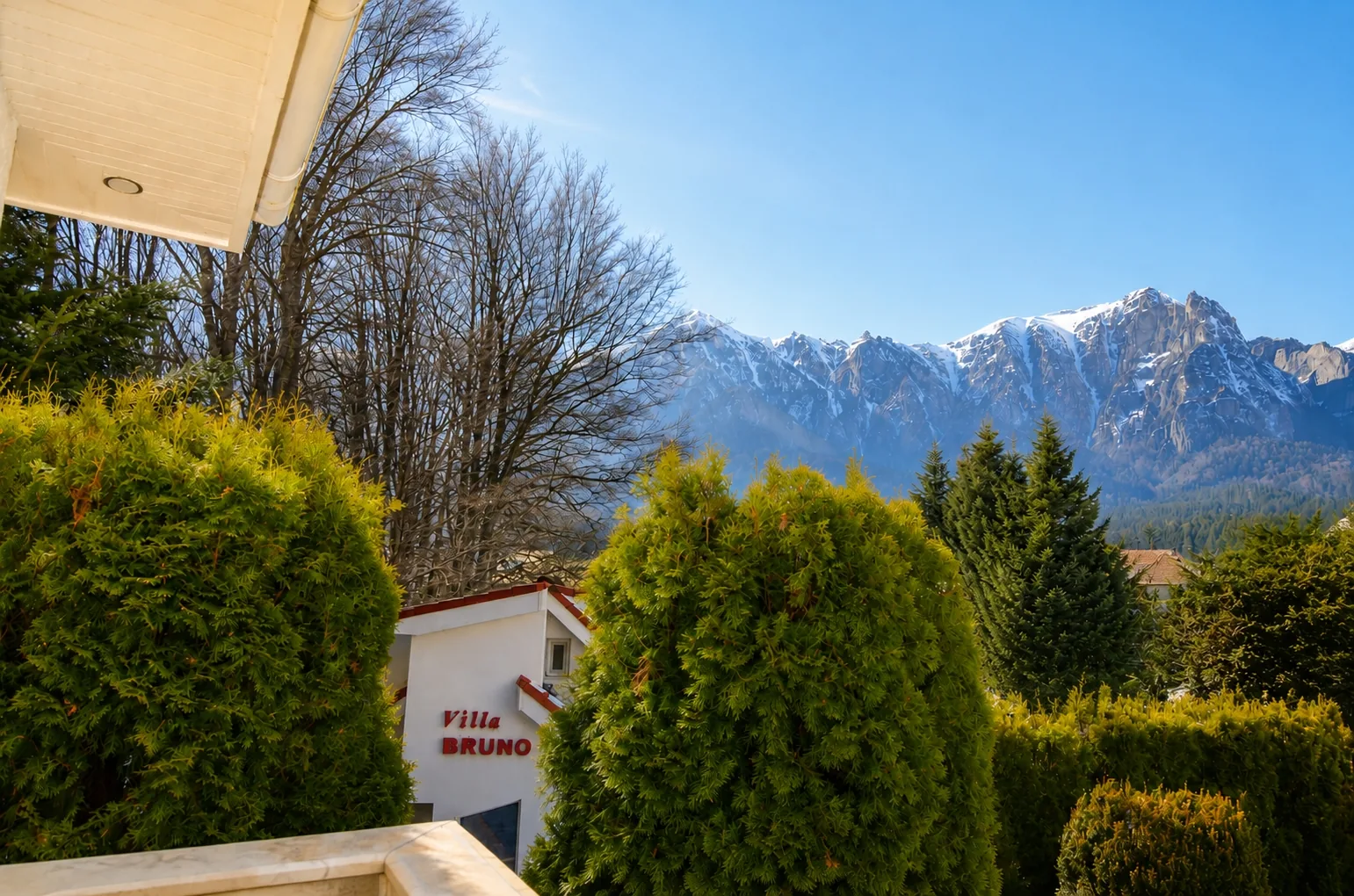 vedere-balcon-vila-elena-bucegi-zapada-vila-bruno-cazare-lux-busteni-forest-retreat-villas