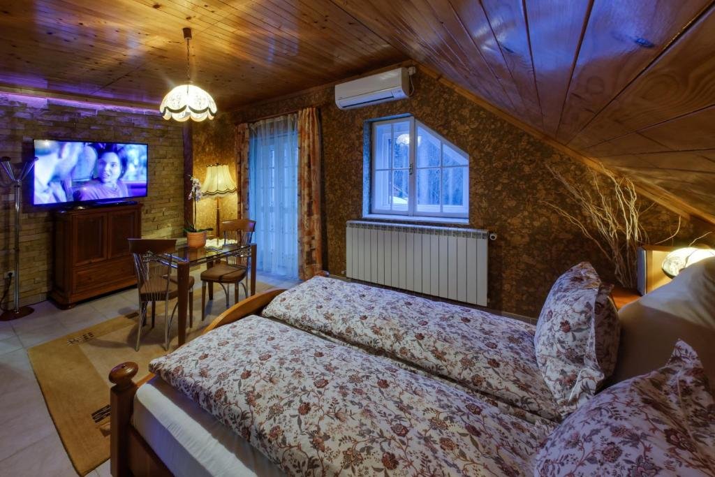 Ampia camera doppia a Forest Retreat Luxury Villas, Bușteni